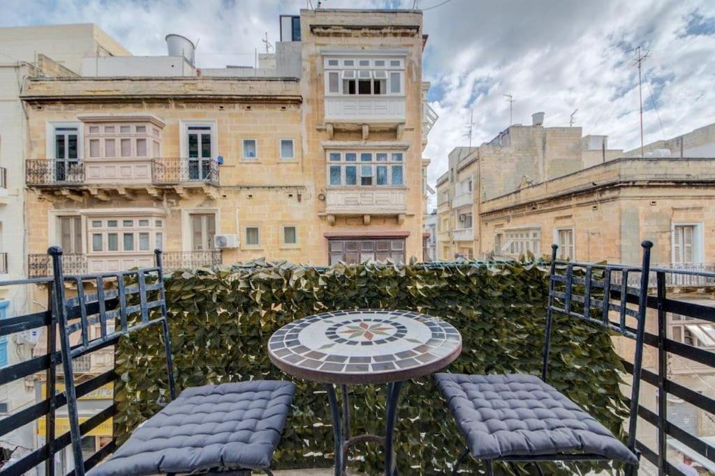 Traditional Maltese Town House In Floriana Exterior foto